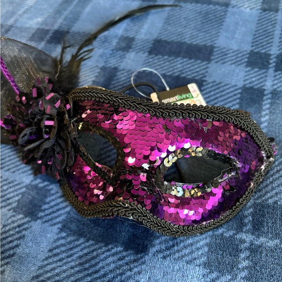 ⭐️ NWT Costume Mask - Picture 2 of 2